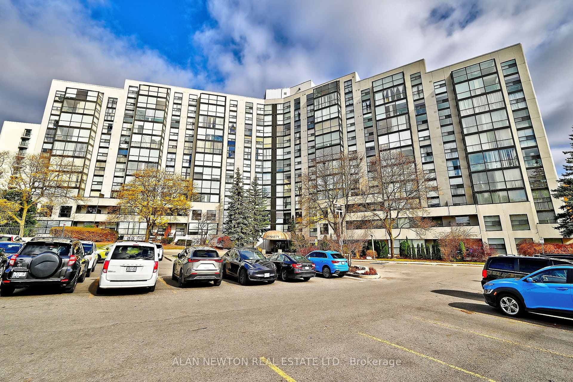 30 Harding Boulevard Unit 315 photo 3