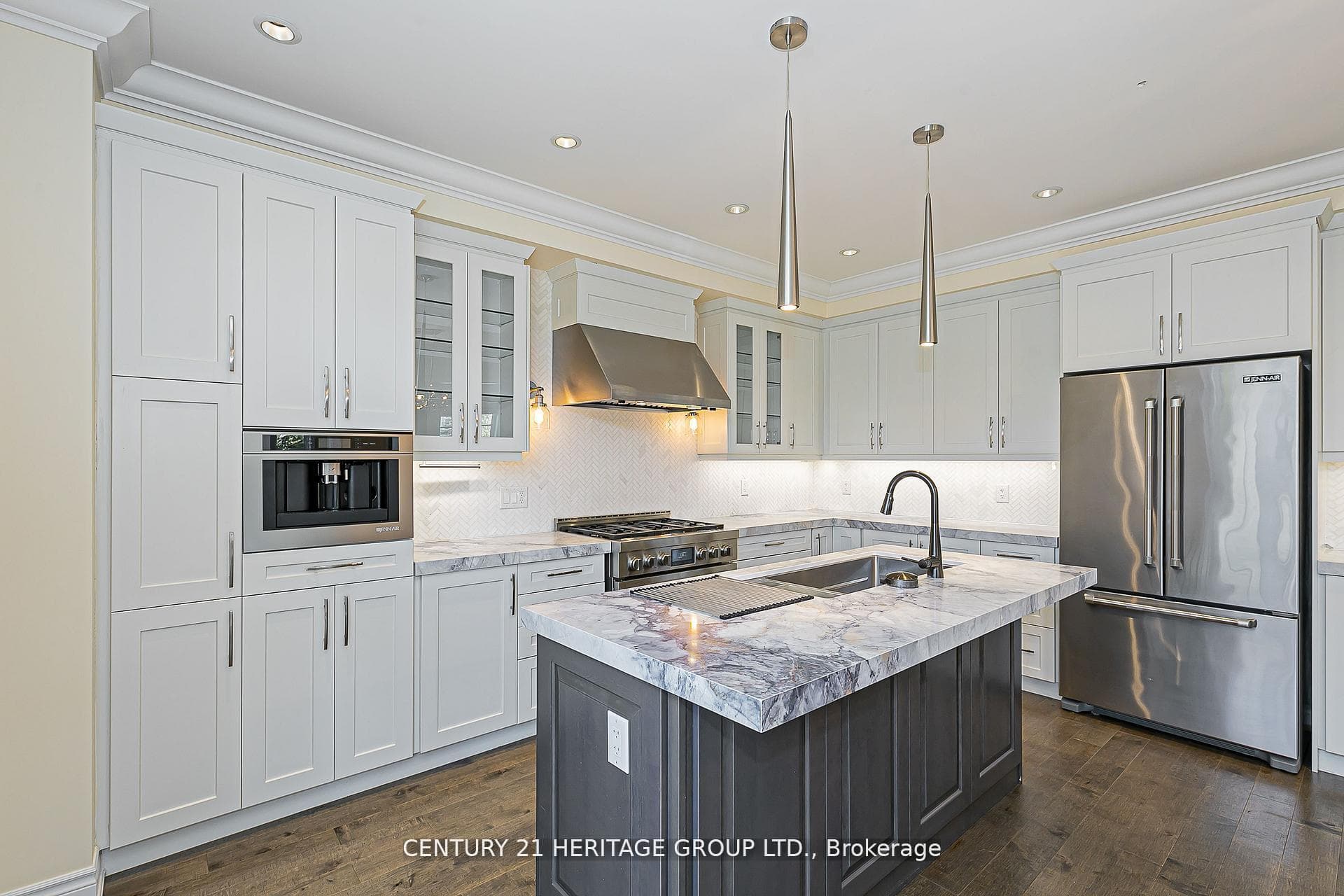 2 Roy Harper Avenue photo 13