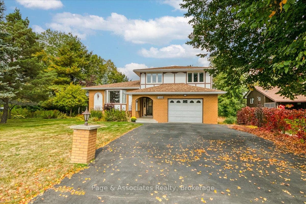 1688 Richard Street photo 4
