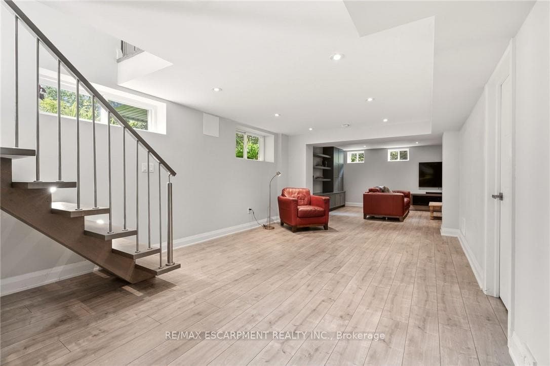 2074 Rebecca Street photo 30