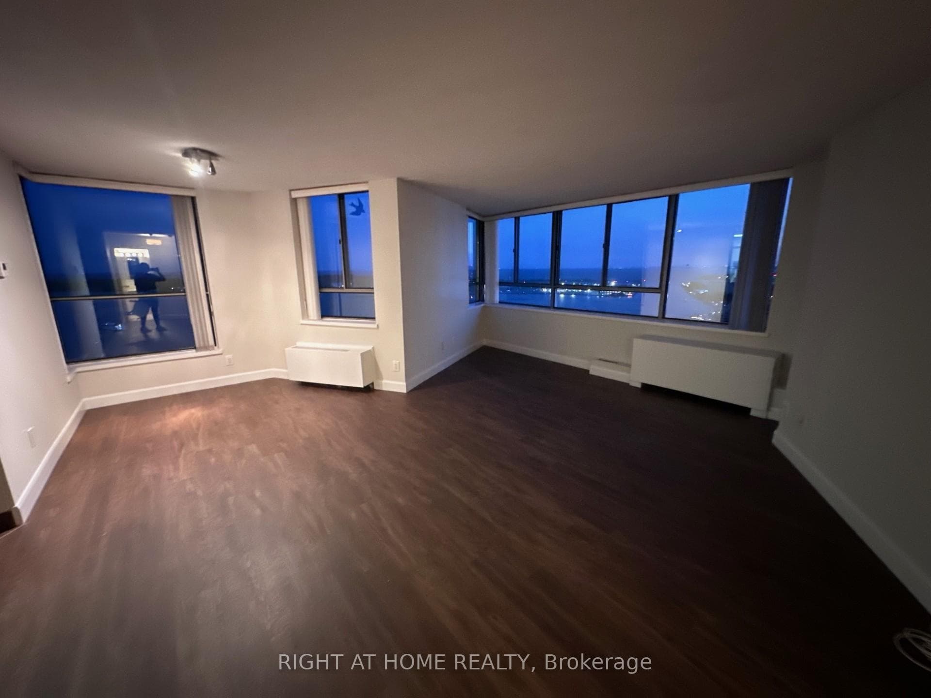 260 Queens Quay Unit 2502 photo 2