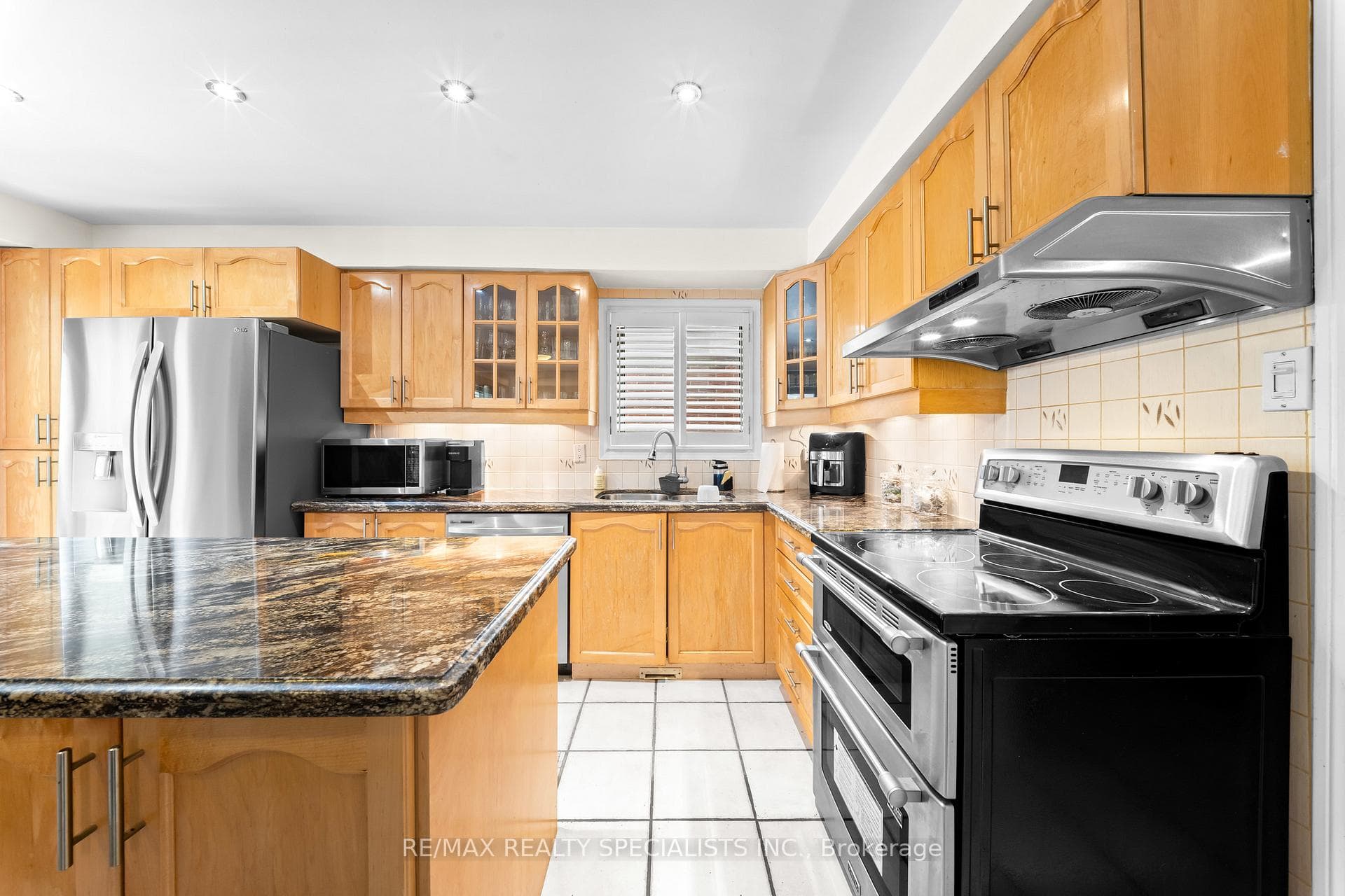 1004 Queensbridge Drive photo 13