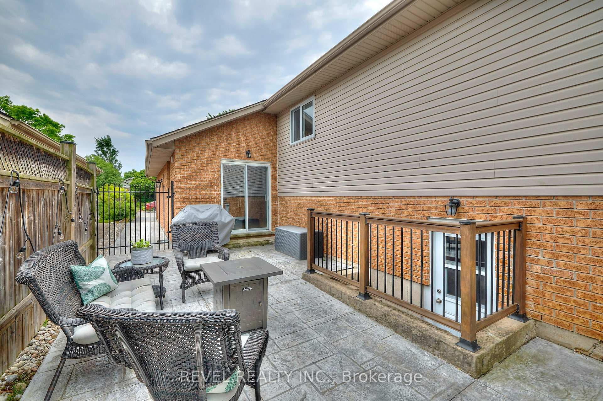 313 Beckett Crescent photo 34