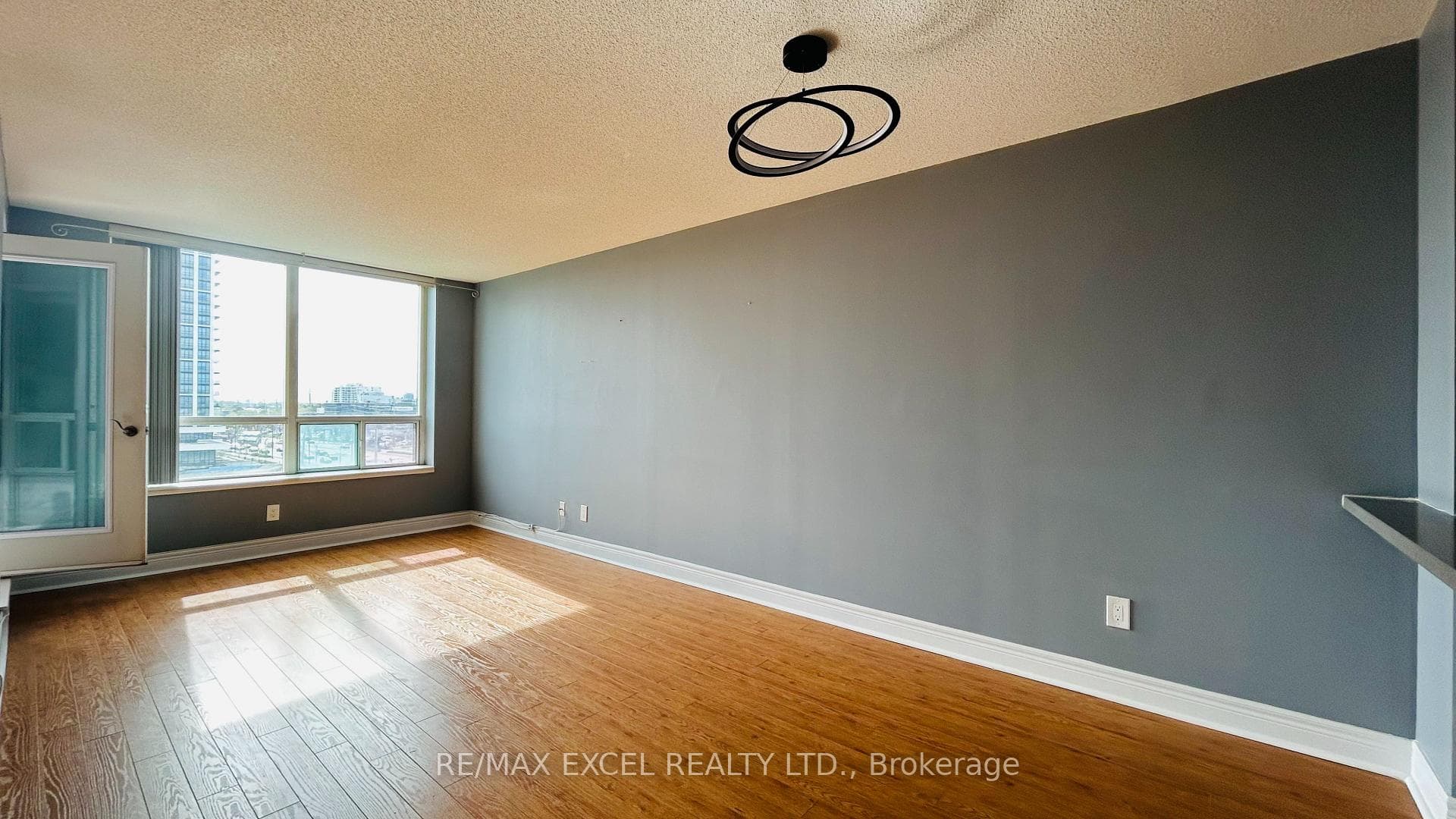48 Suncrest Boulevard Unit 807 photo 1