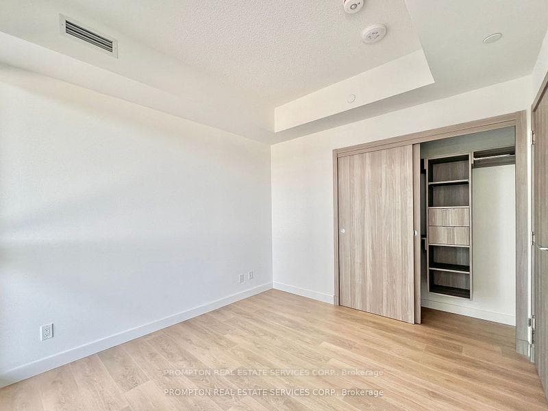 27 McMahon Drive Unit 1808 photo 11