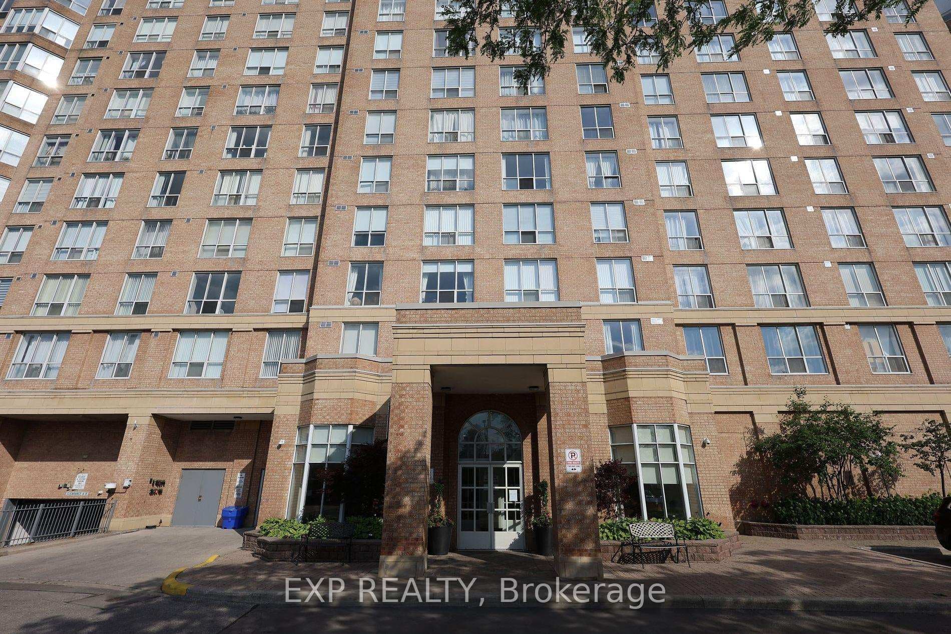 21 Overlea Boulevard Unit 303 photo 3