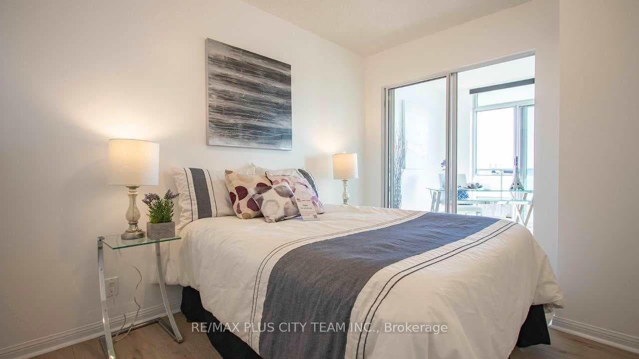 228 Queens Quay N/A Unit 609 photo 16