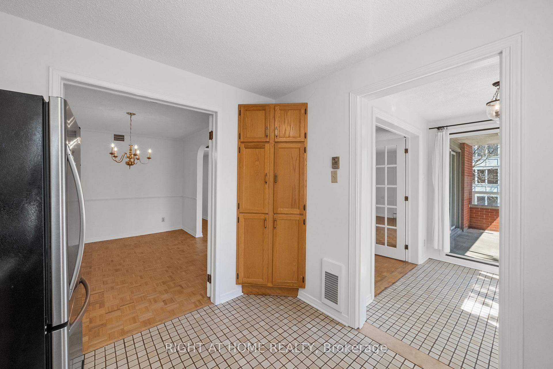 320 Crichton Street Unit 301 photo 18
