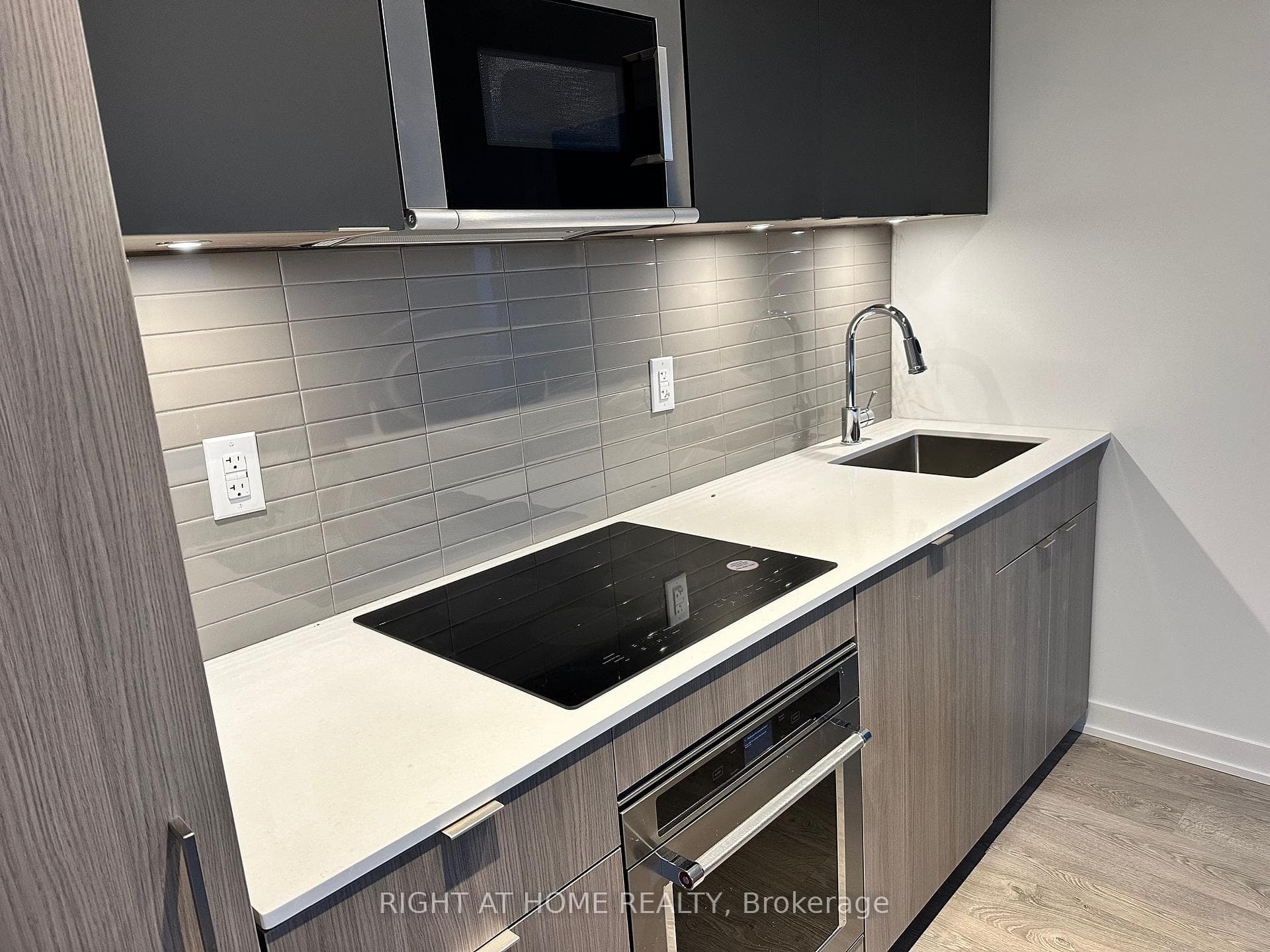 220 Missinnihe Way Unit 914 photo 13