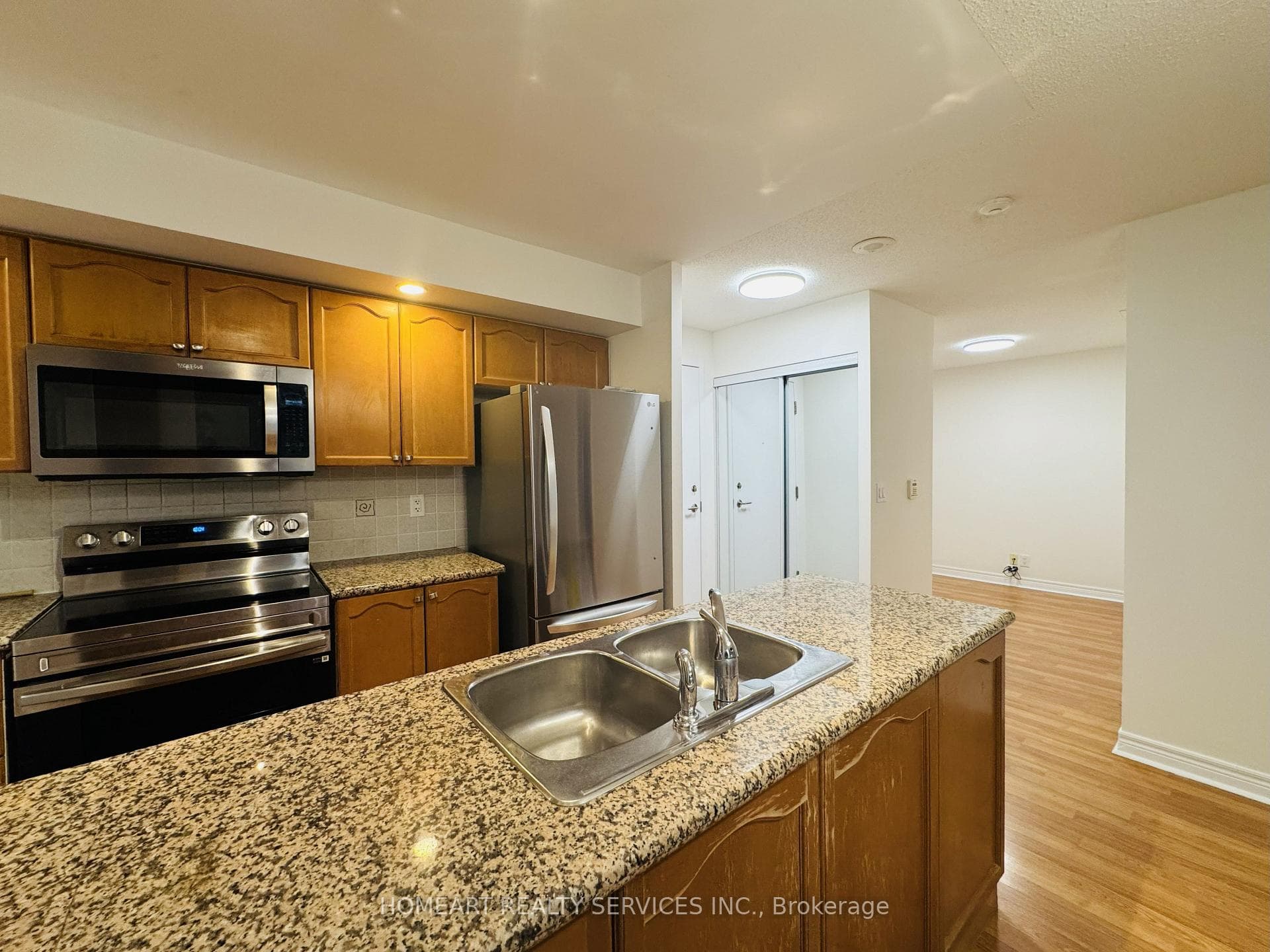 33 Cox Boulevard Unit 216 photo 8