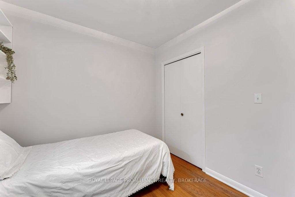 148 Campbell Crescent photo 25