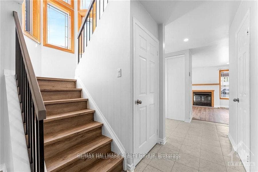 366 Pickford Drive photo 14