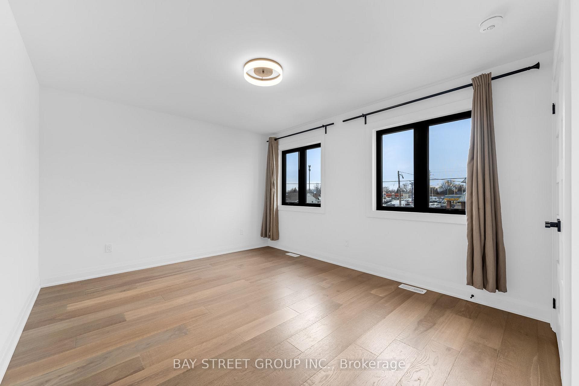 402 Aqueduct Street photo 35
