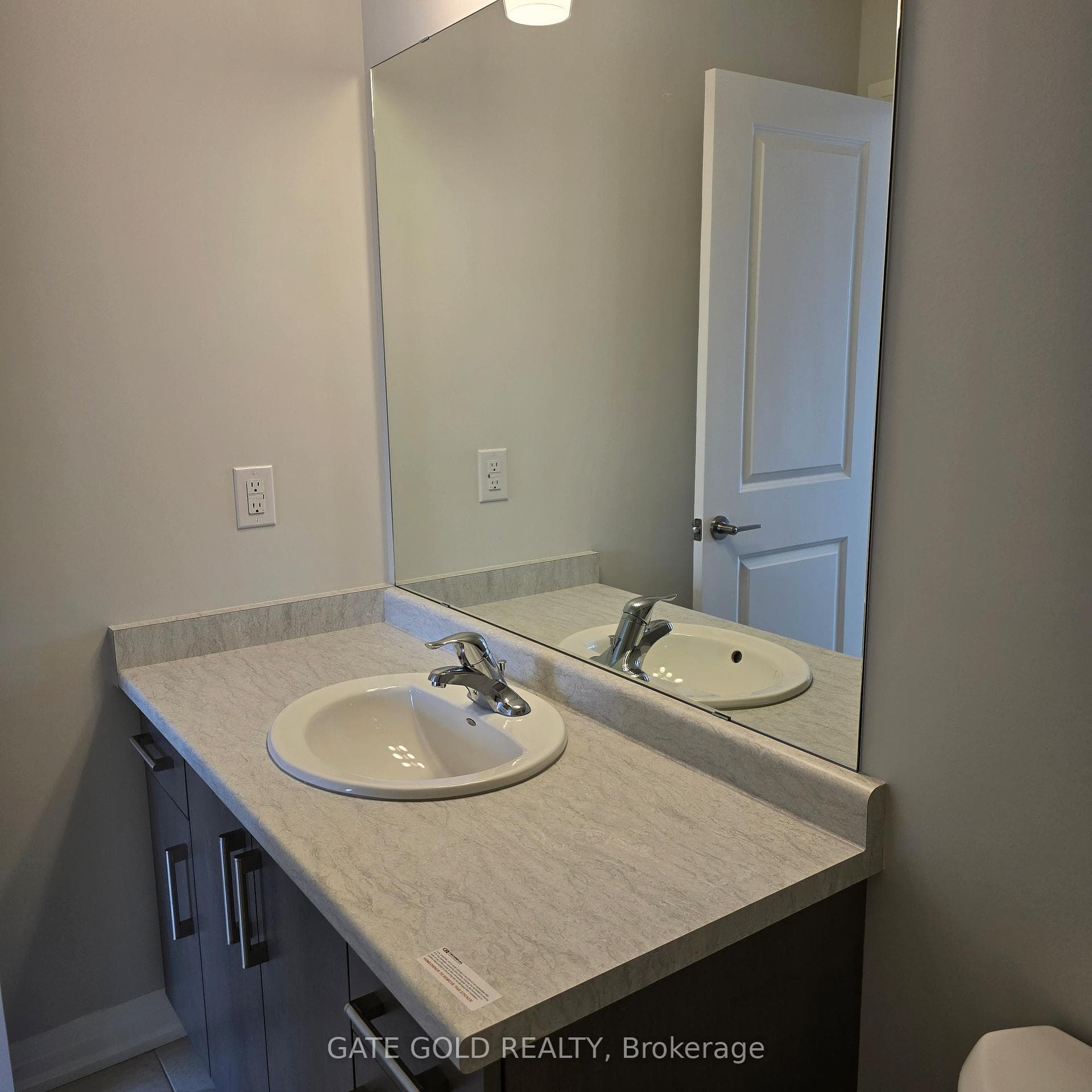 48 Samuel Avenue photo 8