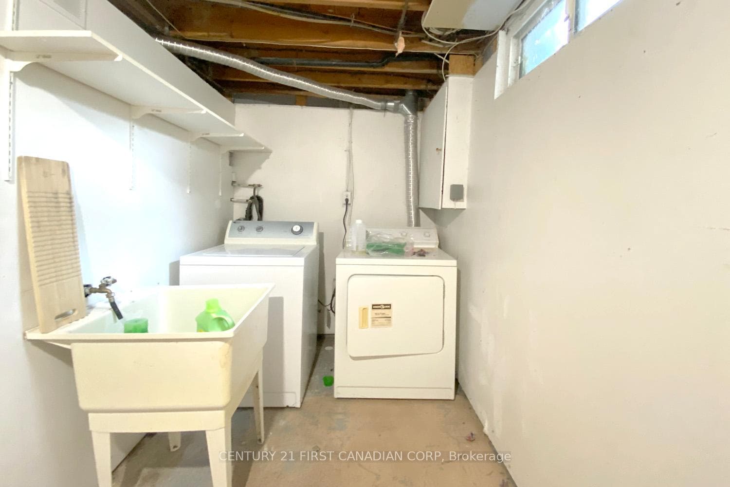 587 GAINSBOROUGH Road photo 18