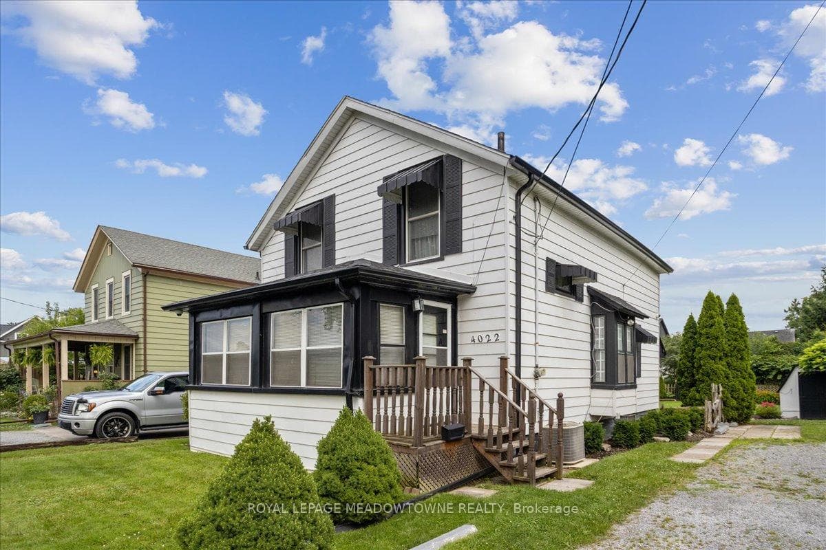4022 Chippawa Parkway photo 1