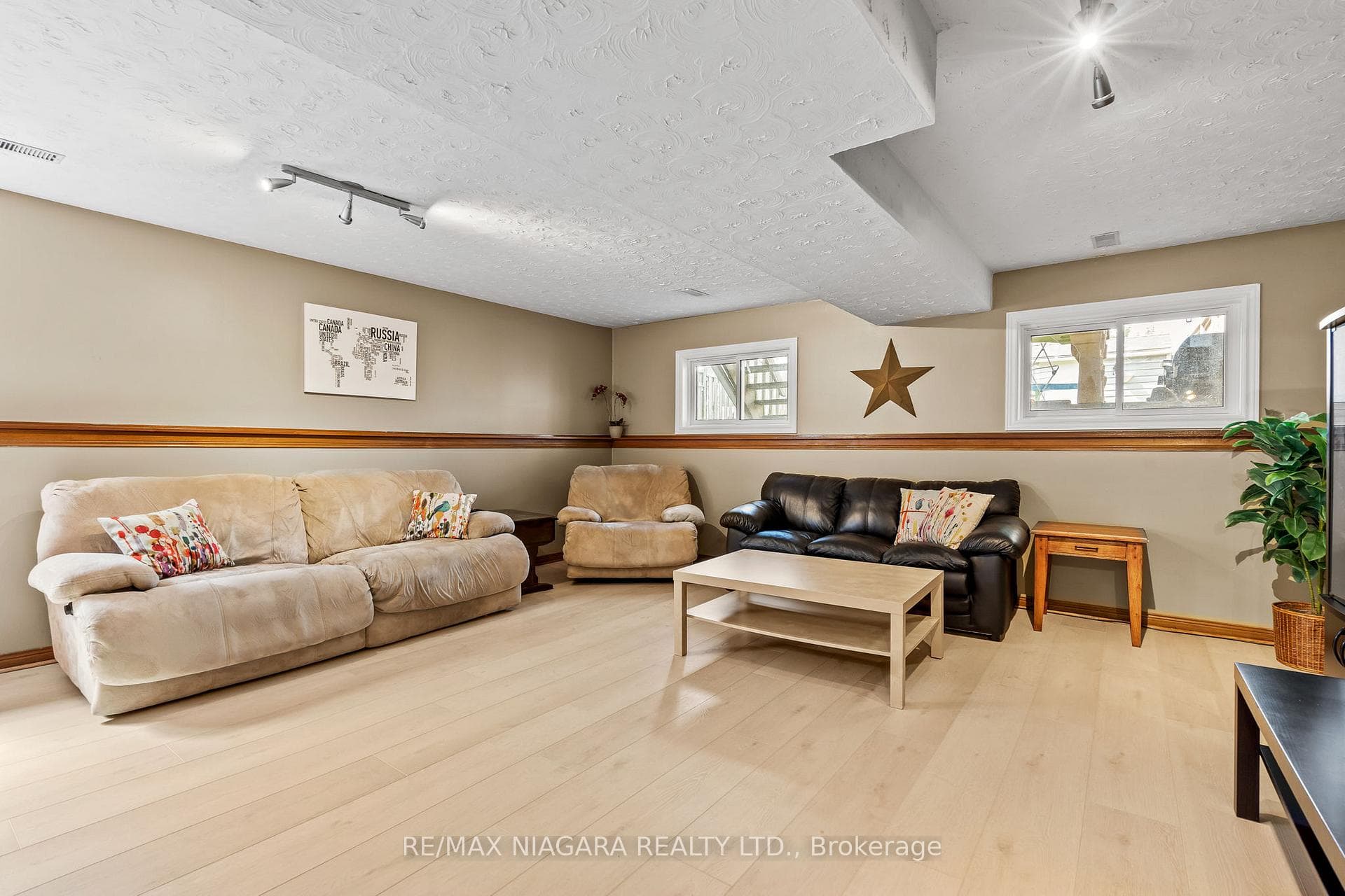 7691 Vincent Street photo 19