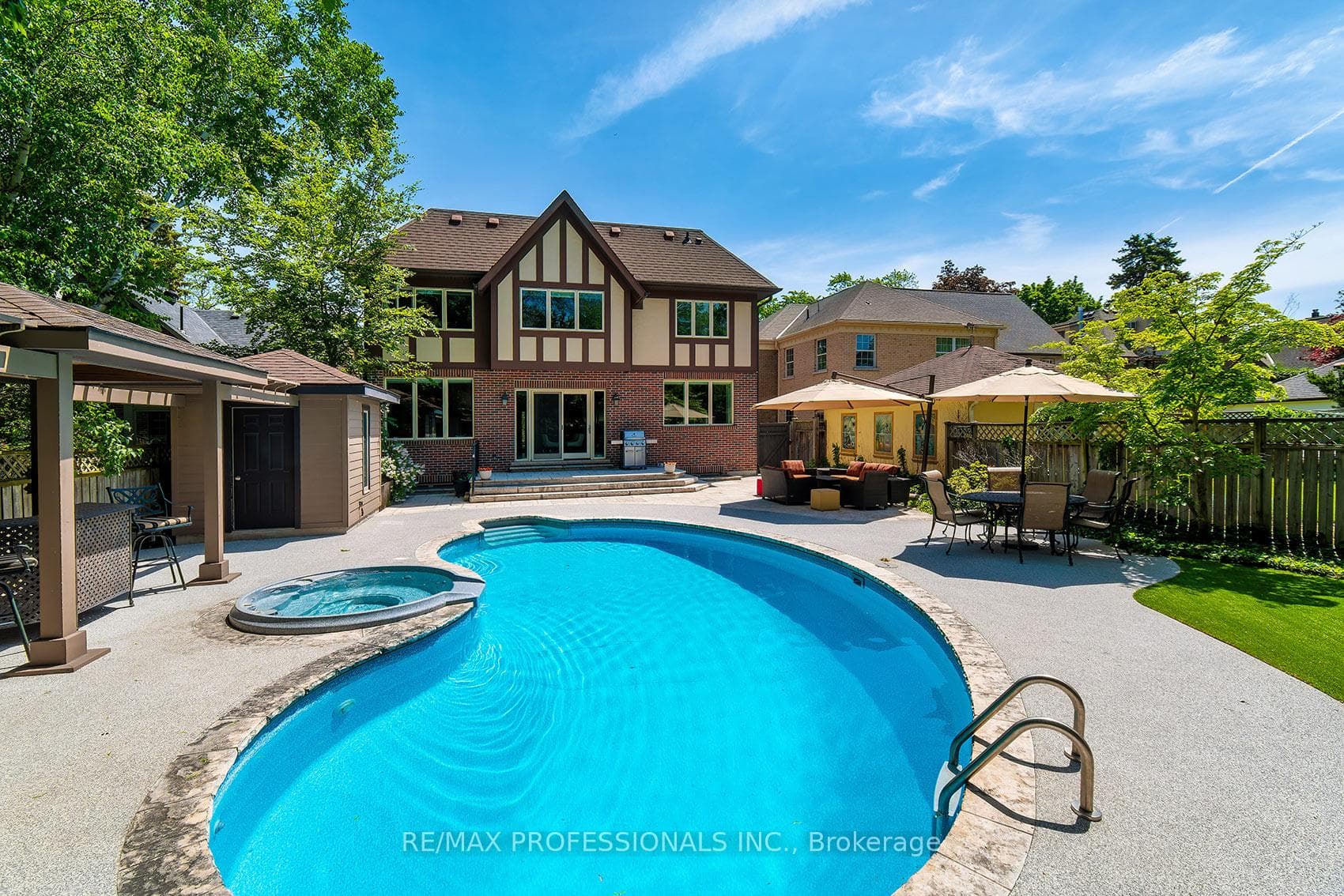 376 Prince Edward Drive photo 38
