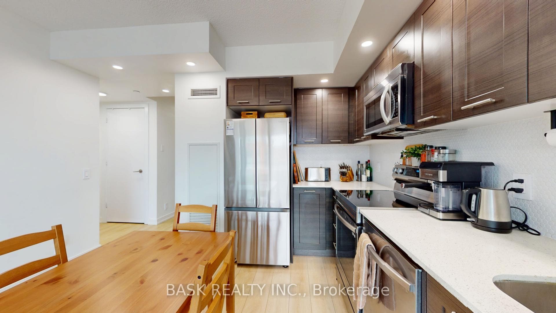 2220 Lake Shore Boulevard Unit 406 photo 4