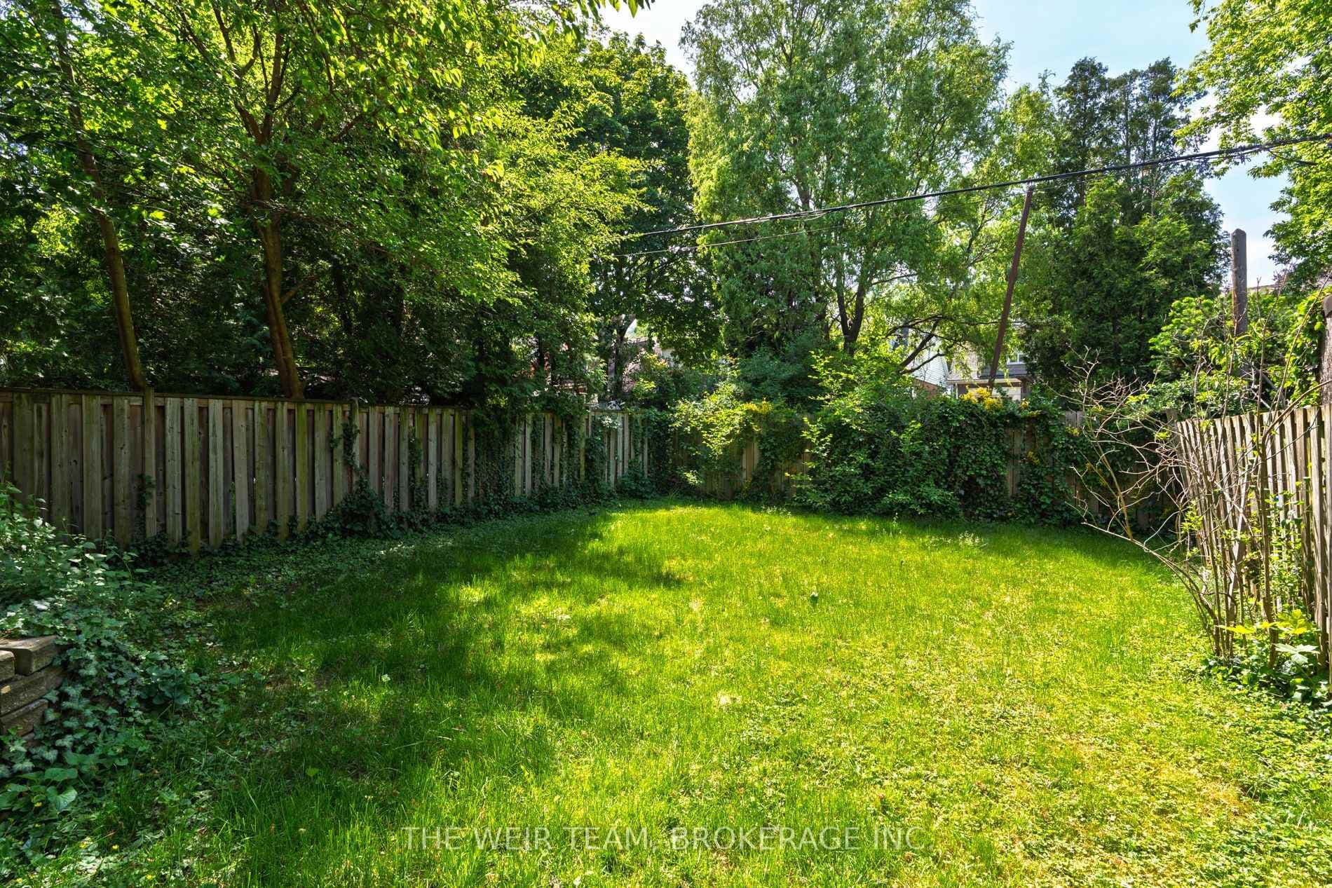 226 Ottawa Street photo 40
