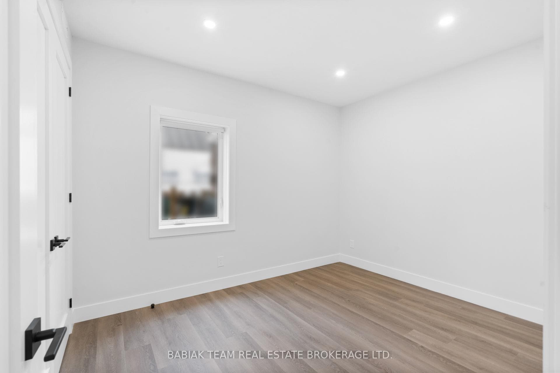 456 Armadale Avenue Unit 101 photo 13