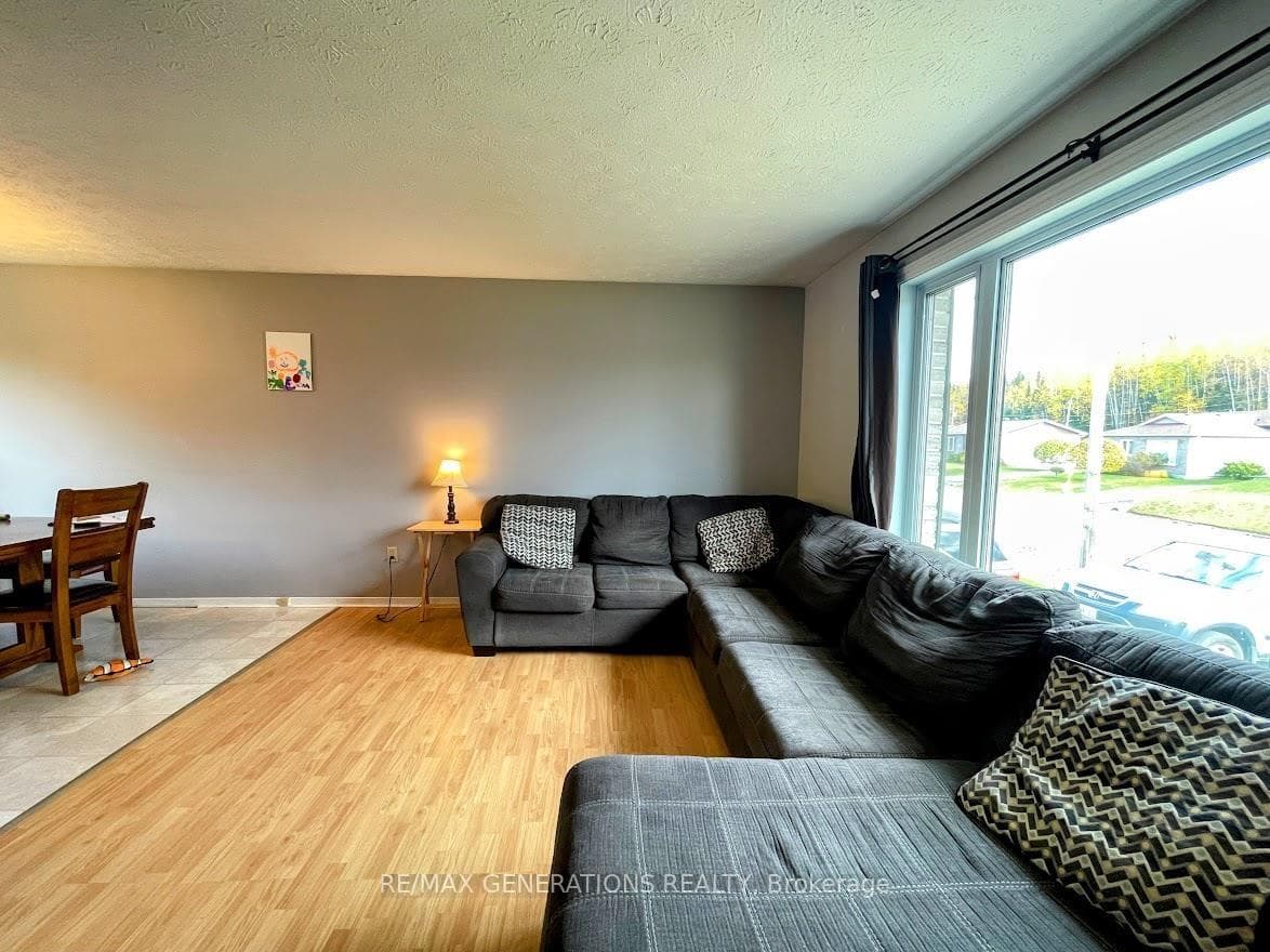 52 Matachewan Road photo 8