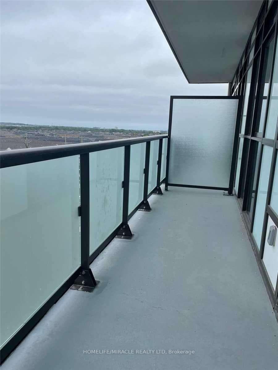 2550 Simcoe Street Unit 714 photo 10