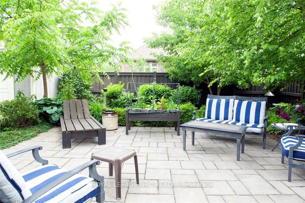 Patio with plenty of seating area