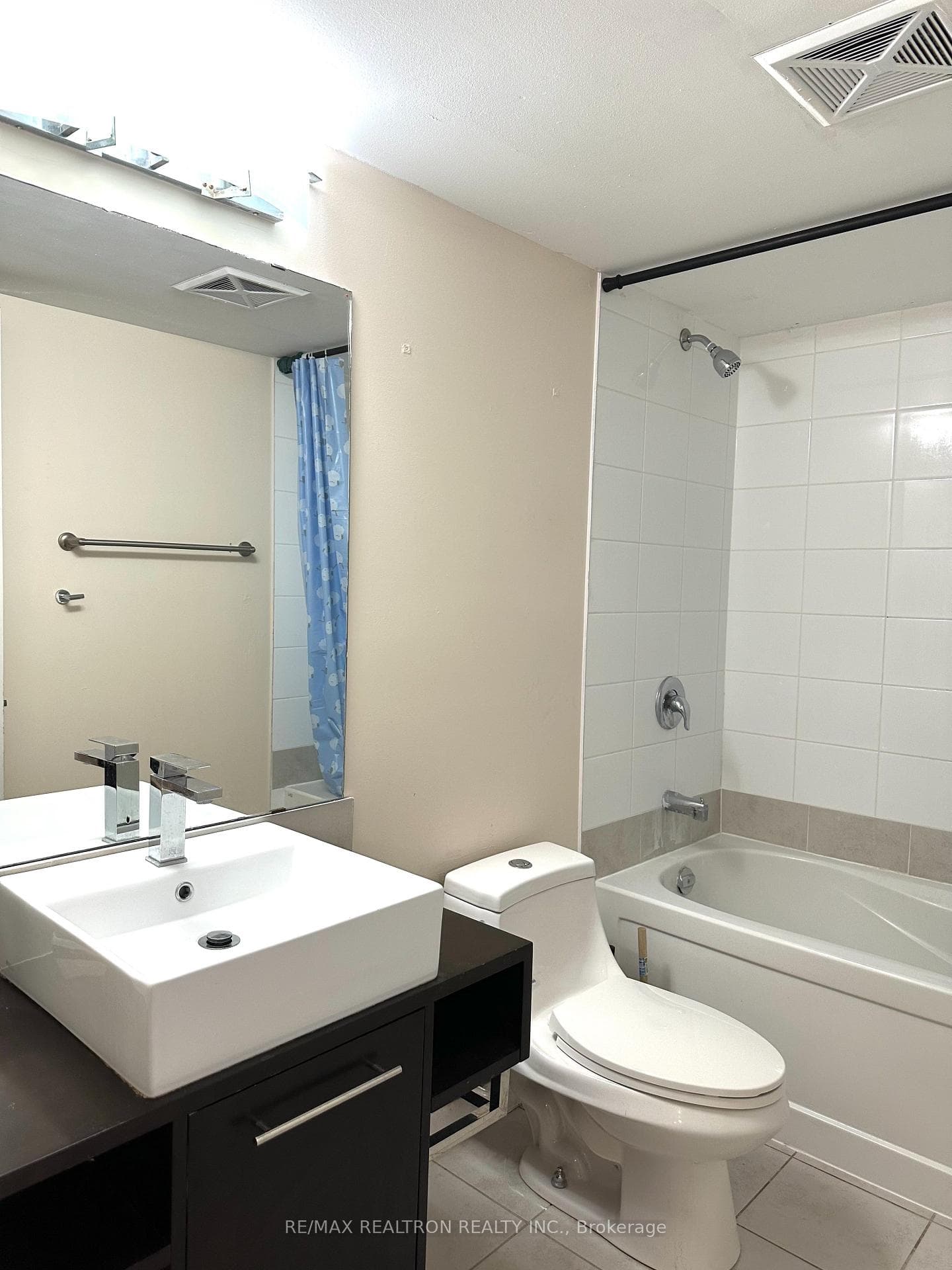 25 Town Centre Court Unit 2009 photo 13