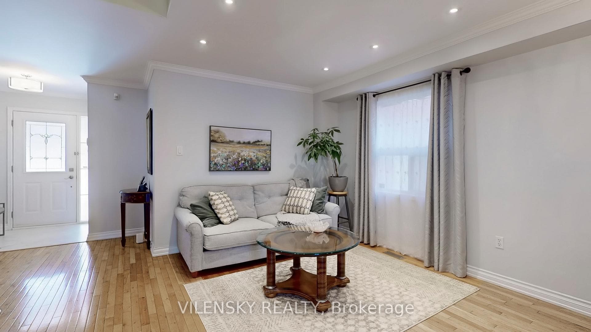 101 Foxfield Crescent photo 4