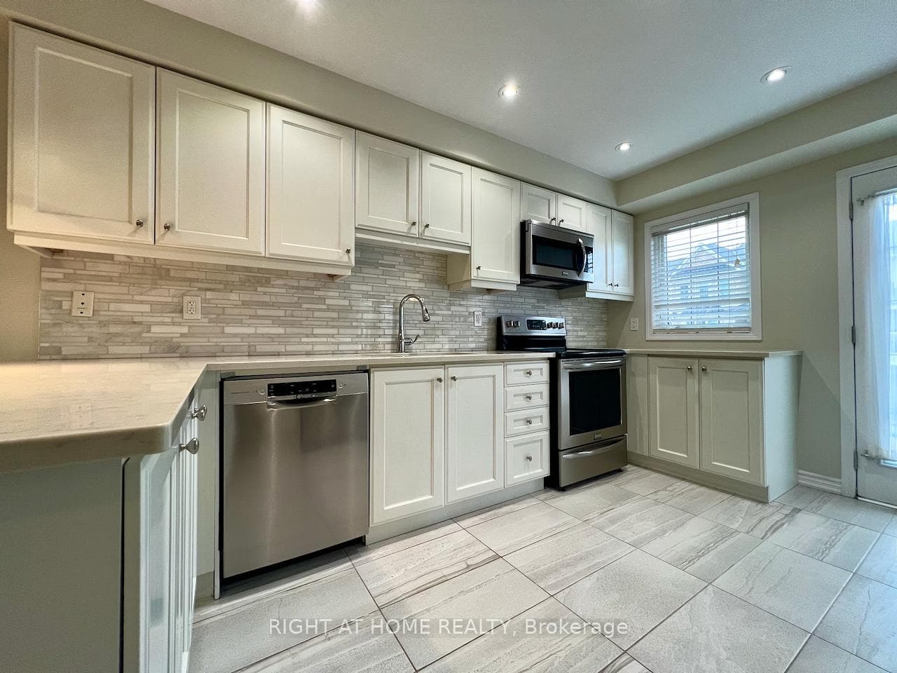 351 Timberland Gate photo 9