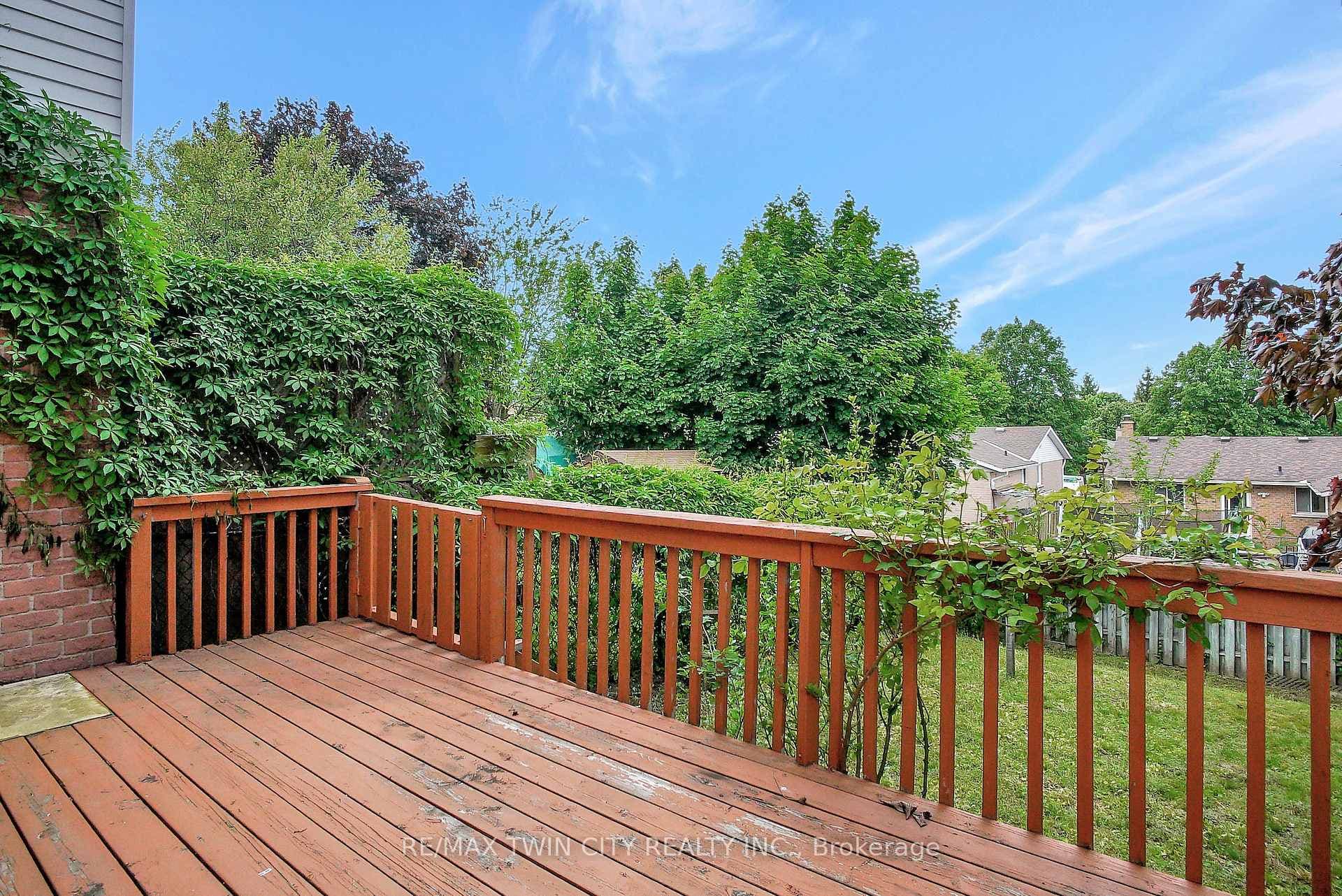 26 Folkstone Crescent photo 34