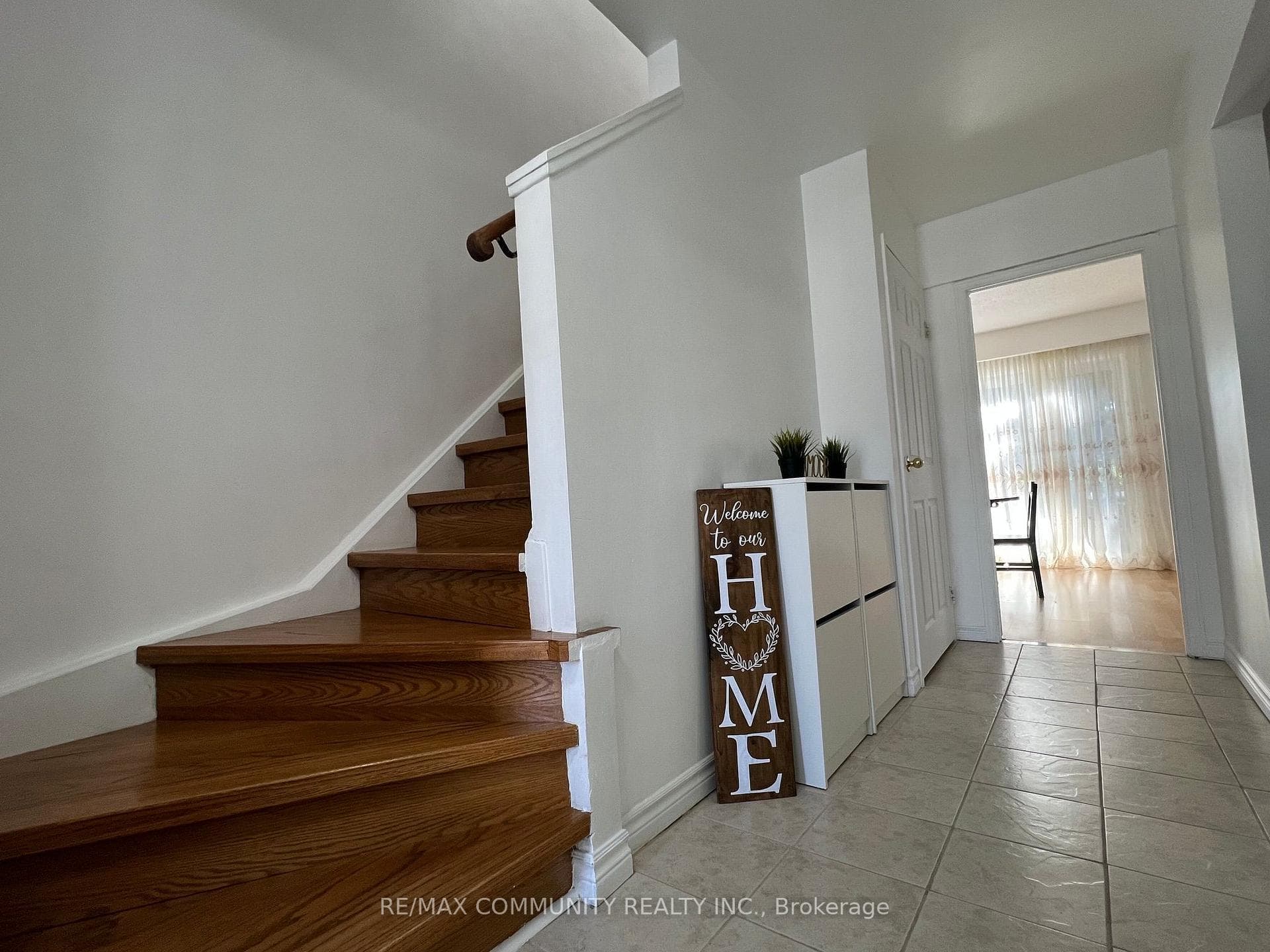 284 Sprucewood Court photo 8