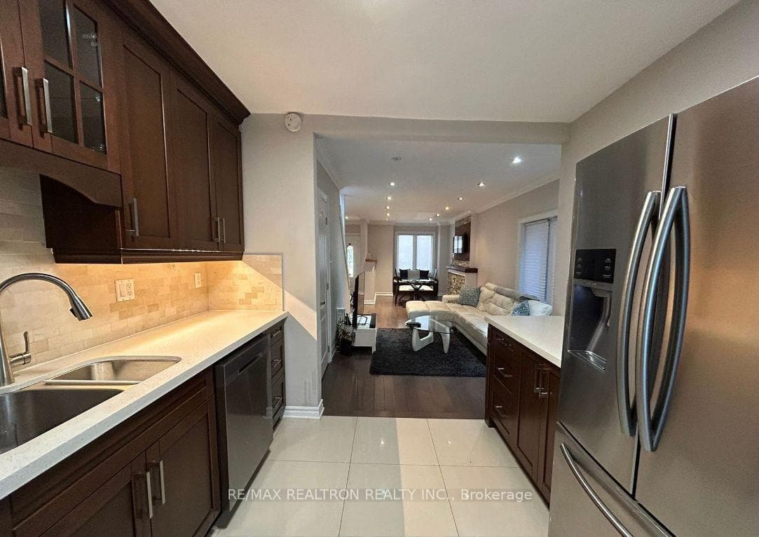 14 Henning Avenue photo 4
