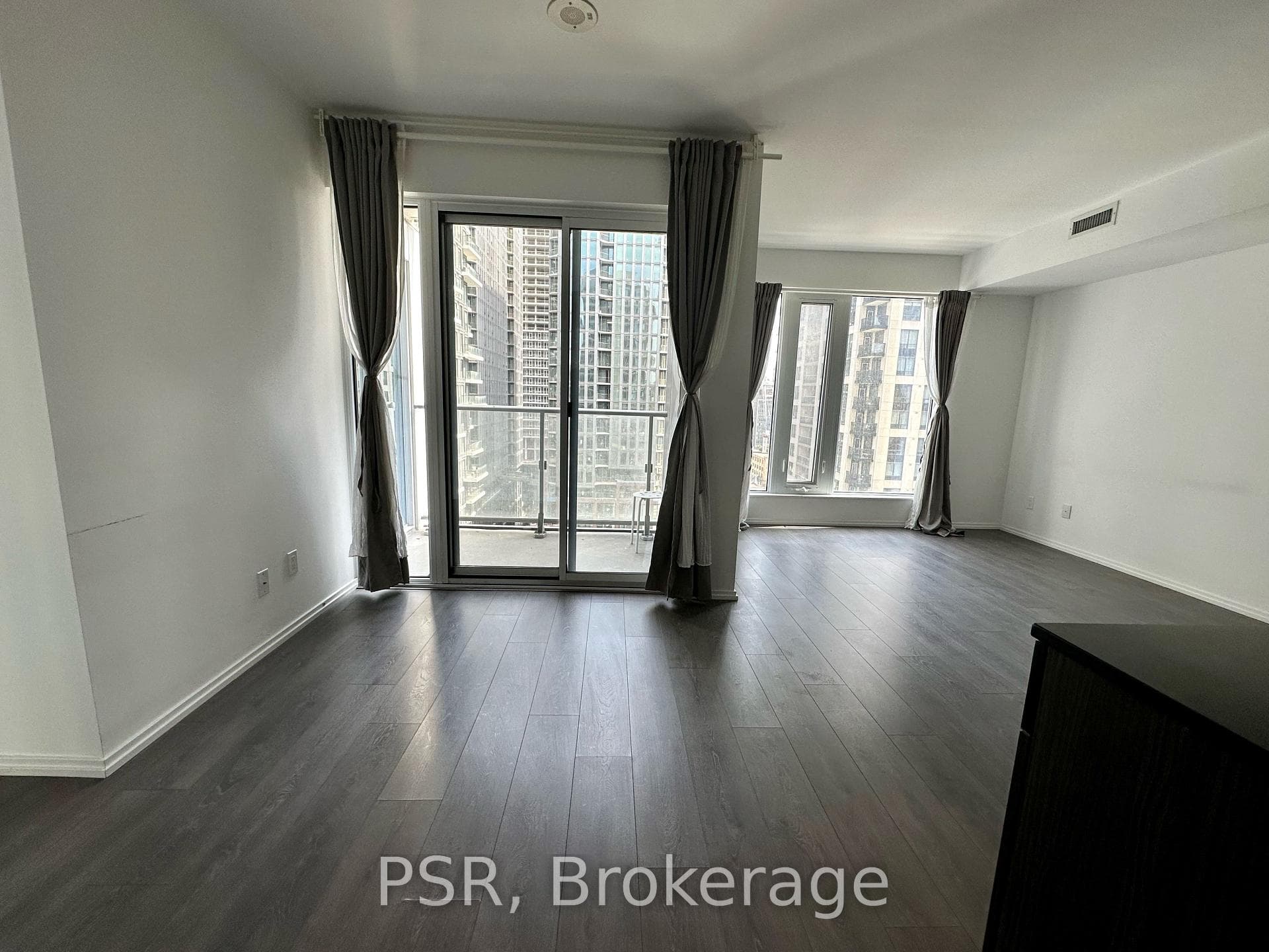 68 Shuter Street Unit 1603 photo 4