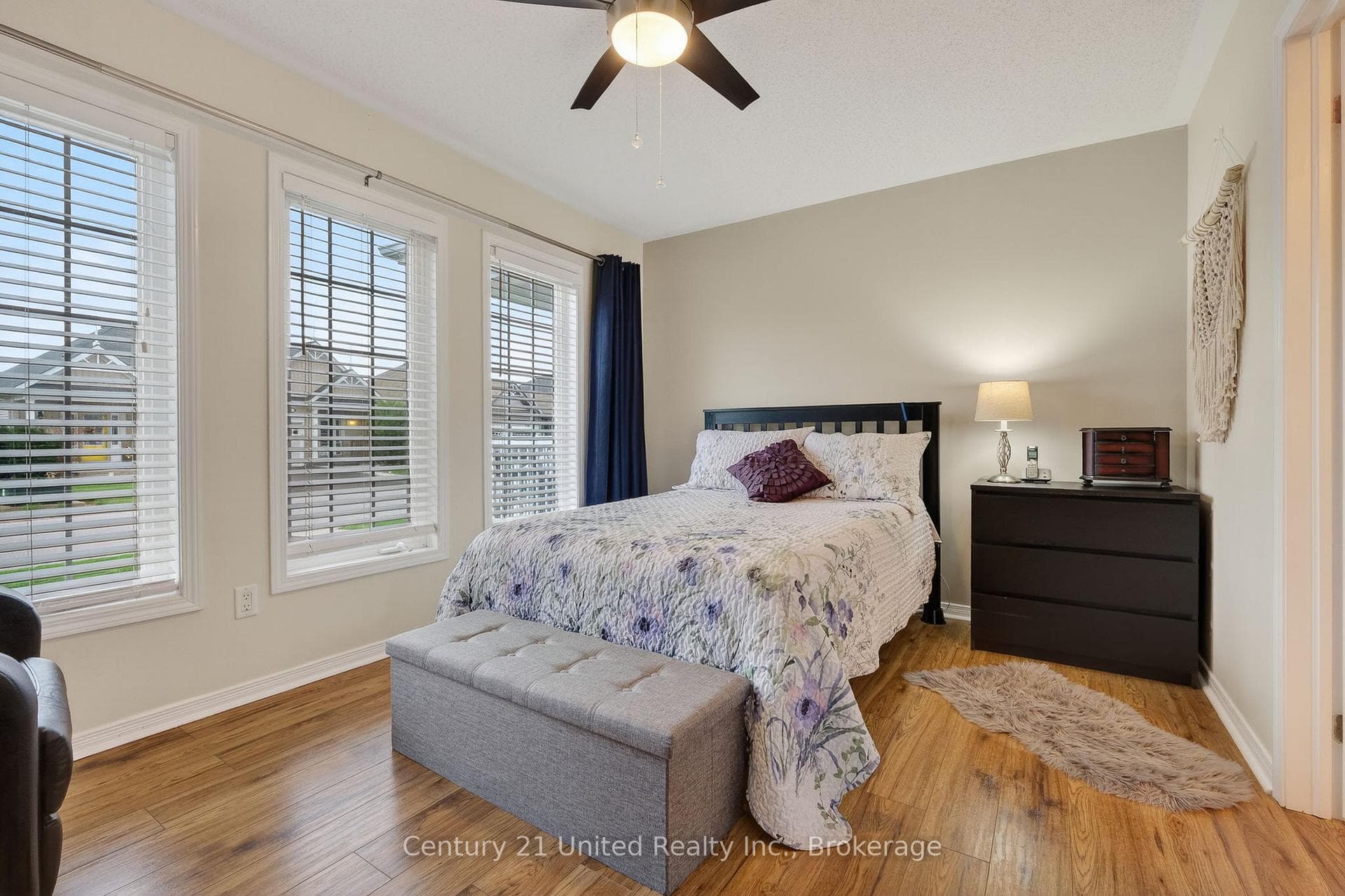 832 Leslie Street photo 18