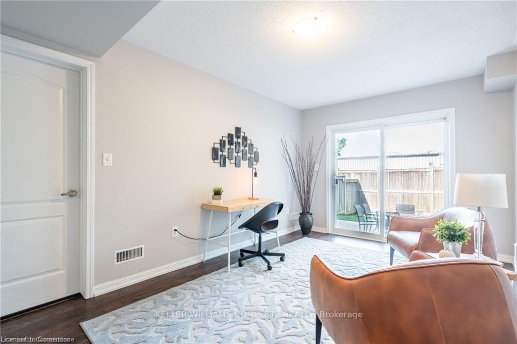 69 Hepworth Crescent photo 21