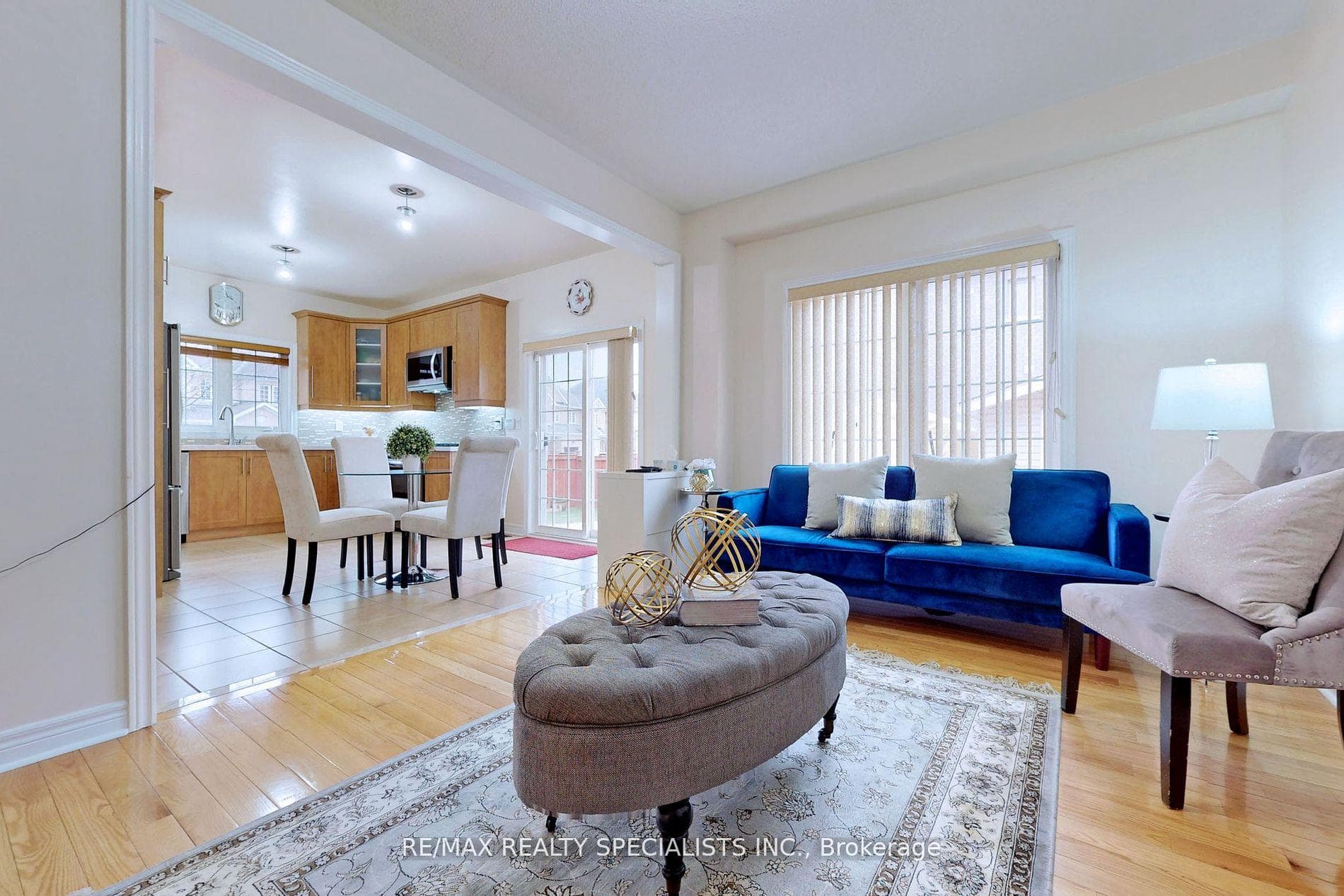 37 Versailles Crescent photo 10