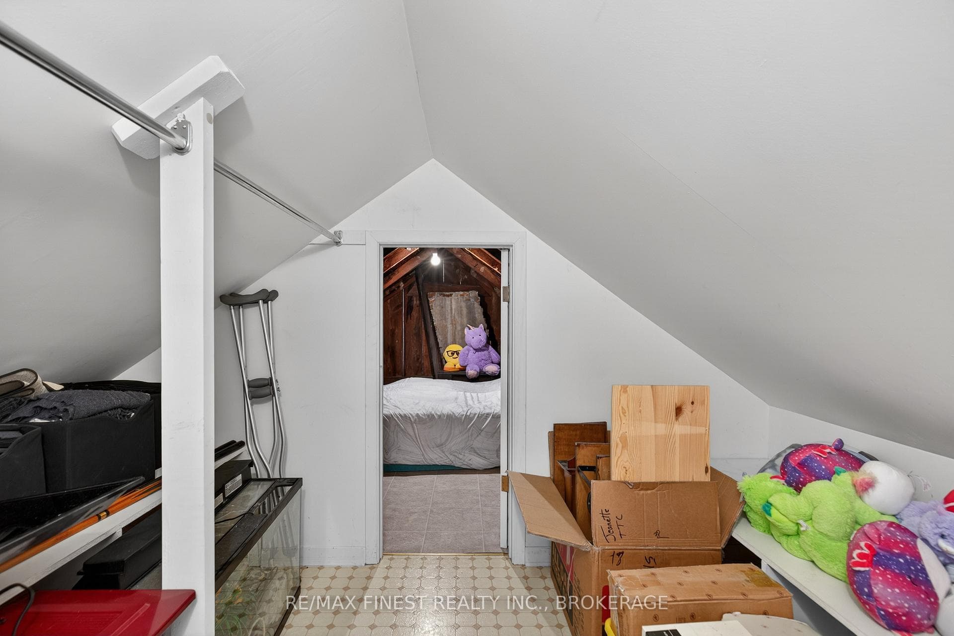 4 Gilbert Street photo 37