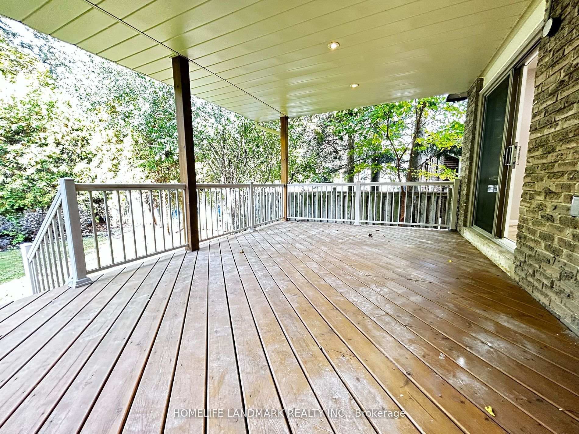 18 Summerfeldt Crescent photo 4