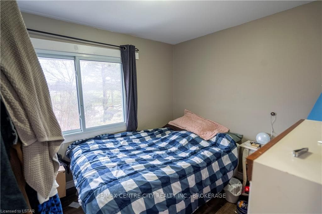 368 FLANDERS Row photo 19