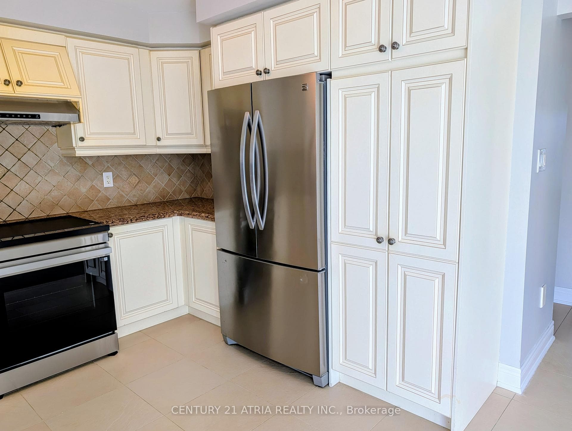 5047 Warwickshire Way photo 9