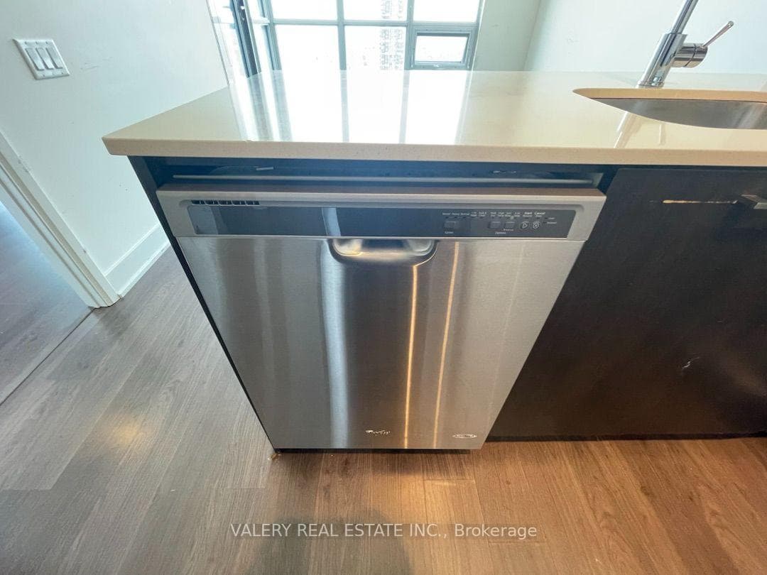 30 Roehampton Avenue Unit 2807 photo 17
