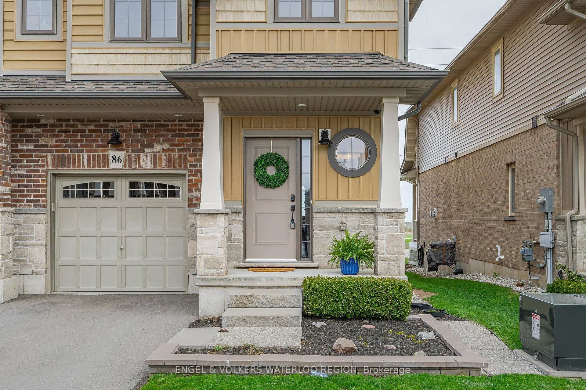 86 Dunrobin Lane photo 2