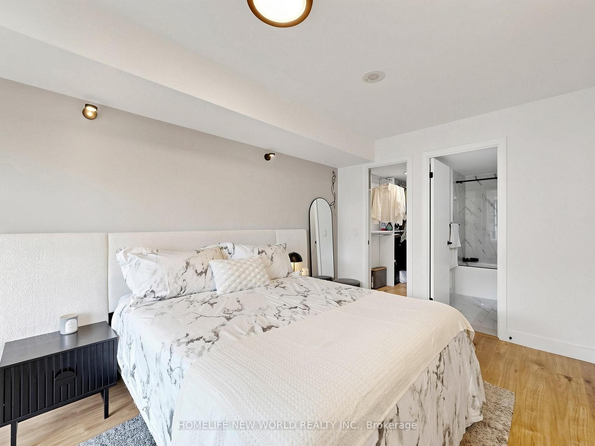 30 Grand Trunk Crescent Unit 1911 photo 16