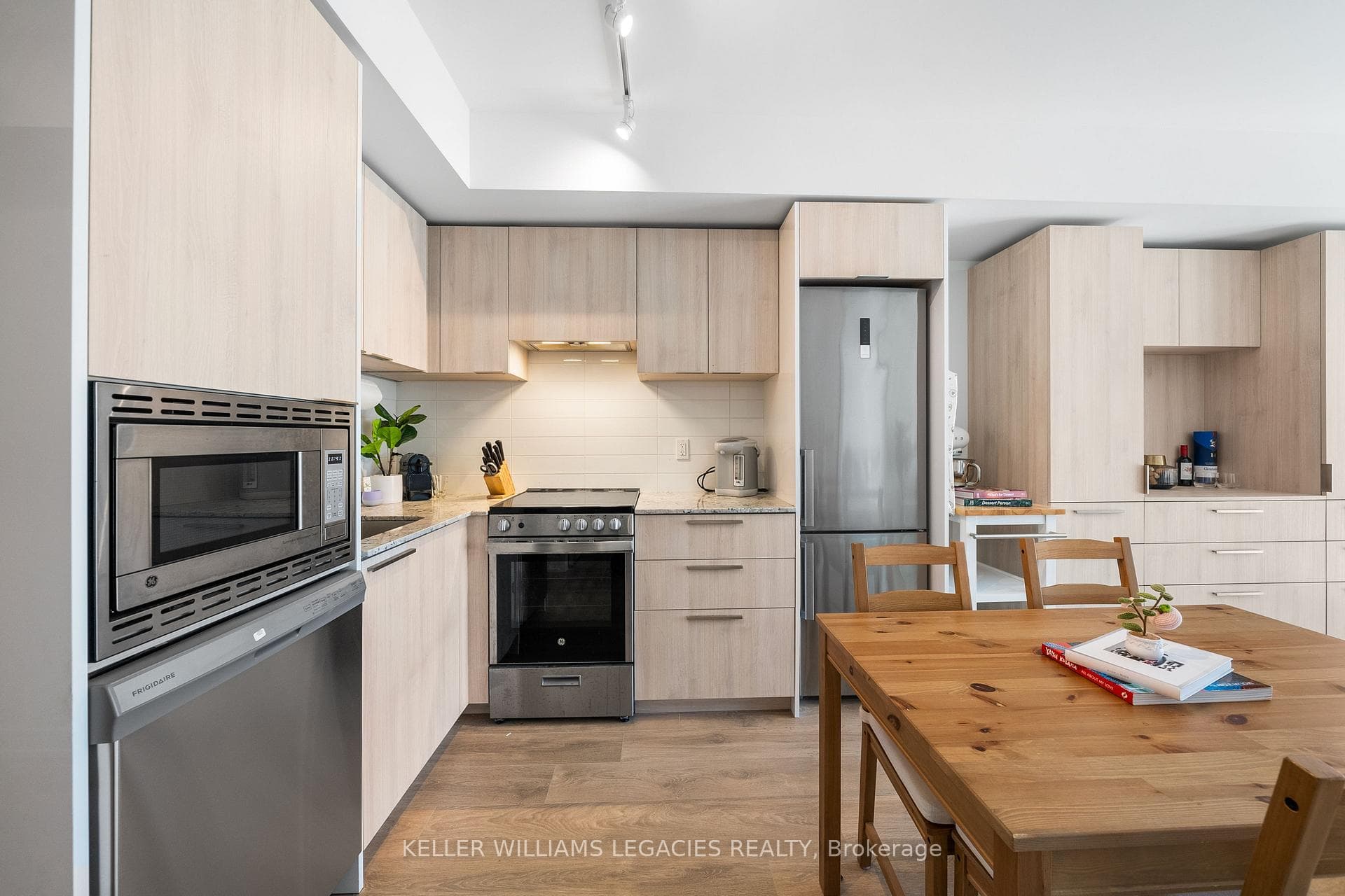501 Yonge Street Unit 1211 photo 3