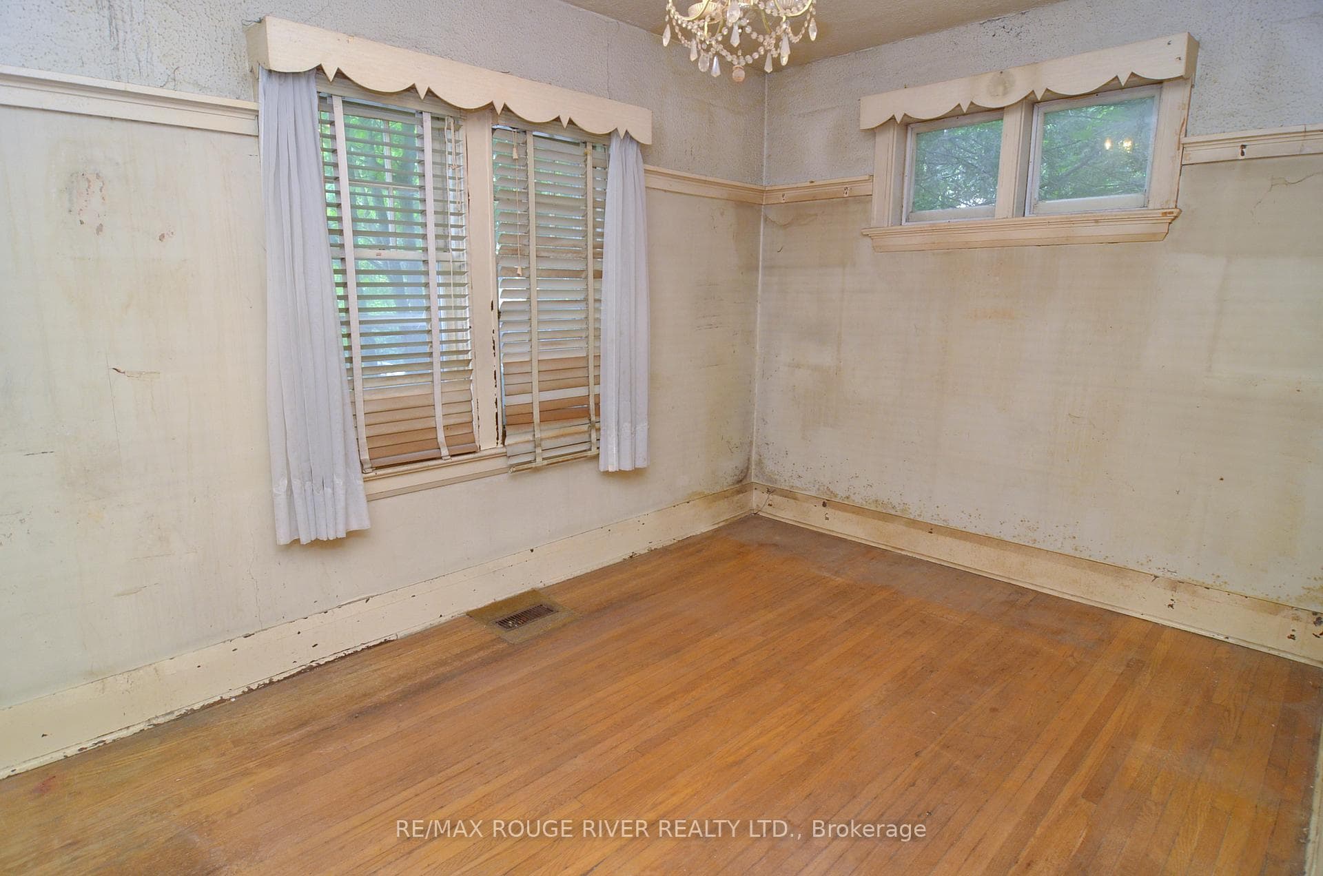 120 Castlefield Avenue photo 6