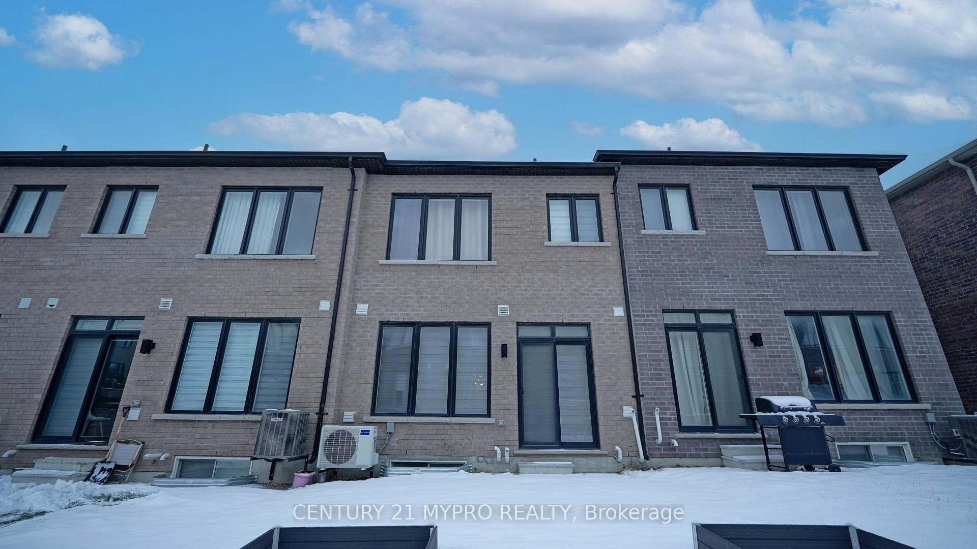 53 Freeman Williams Street photo 28