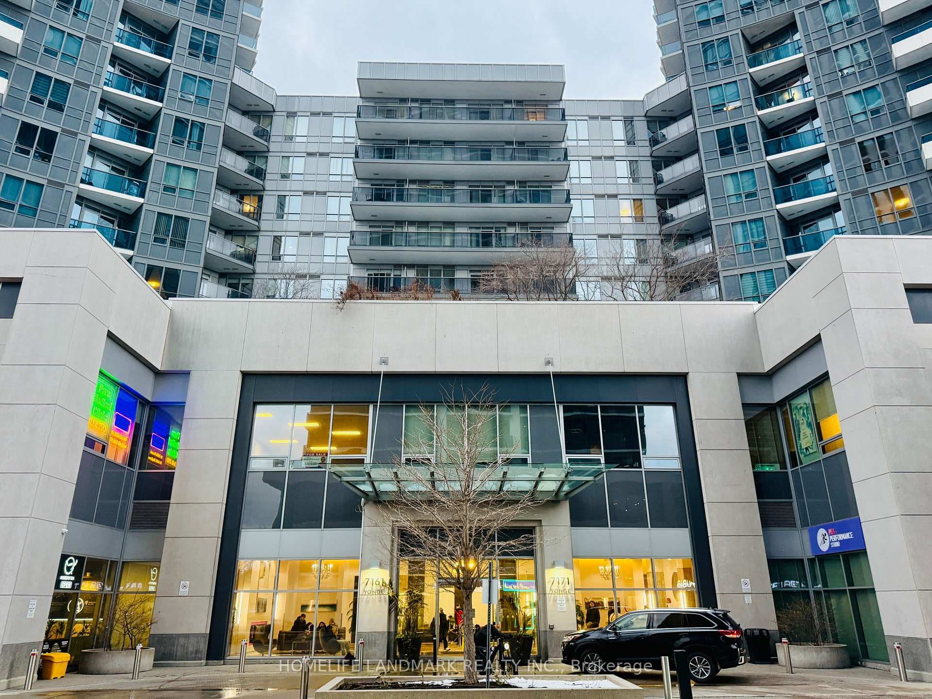 7161 Yonge Street Unit Lph1-15 photo 2