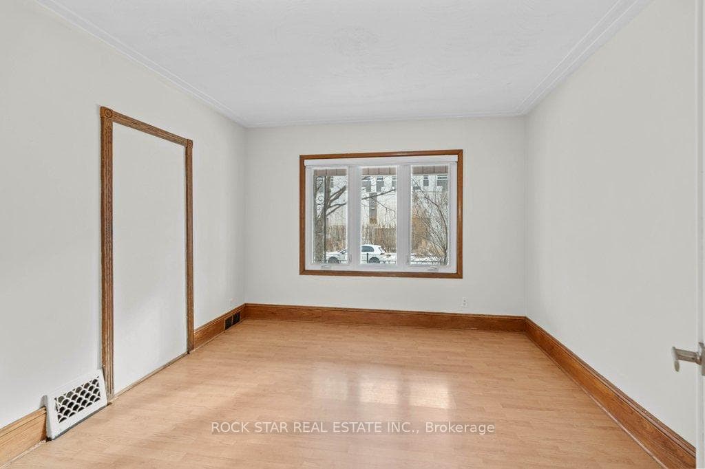 15 MELROSE Avenue Unit Main photo 2